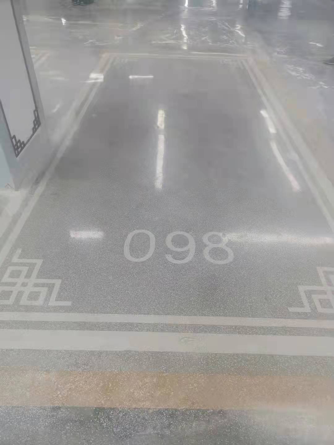無(wú)機(jī)磨石地坪-地下車(chē)庫(kù)案例圖片